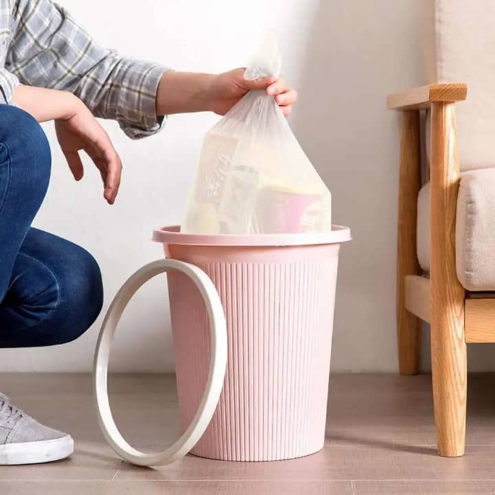 Poubelle pratique et hygiénique pour maison