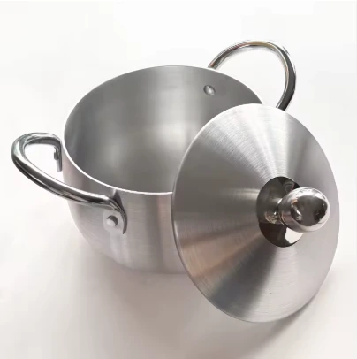 Casseroles résistantes pour cuisine familiale