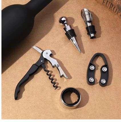 Coffret accessoires vin fonctionnel et élégant