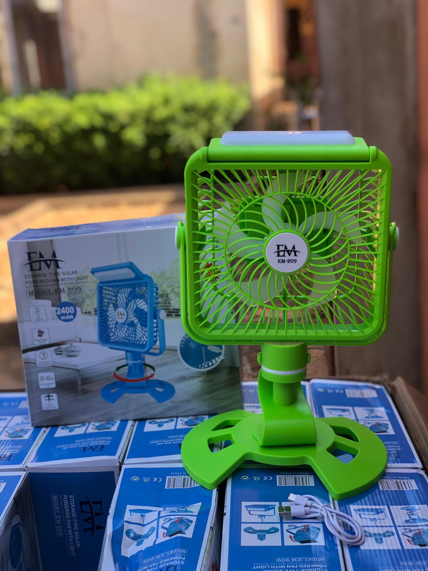 Ventilateur portable solaire EM209 rechargeable