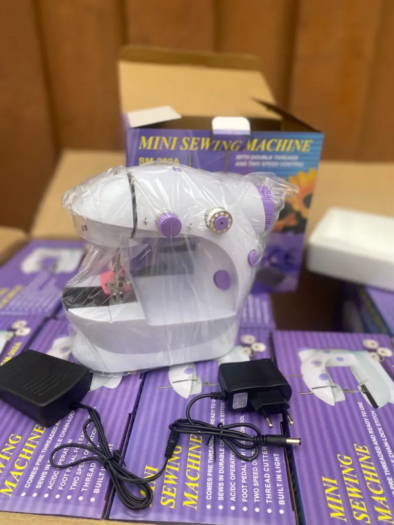 mini-machine-a-coudre.webp