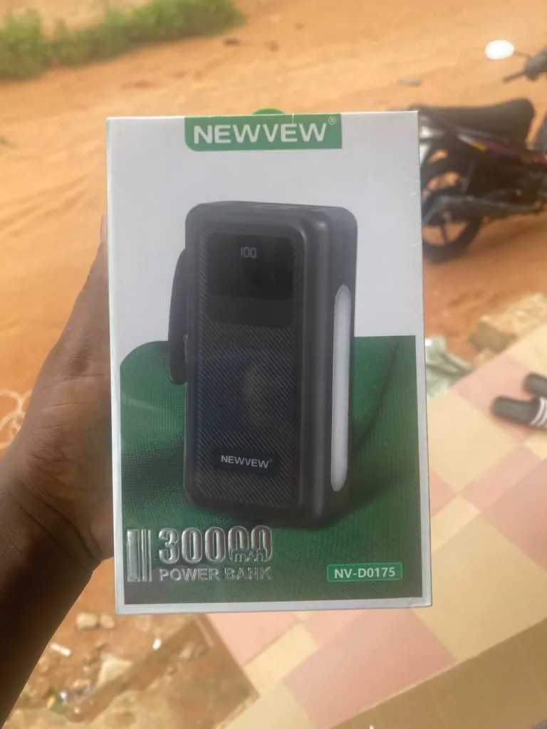 Power Bank NEWVEW NV‑D0175 – 30 000 mAh avec affichage digital