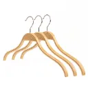 Cintres en bois – design robuste & élégant